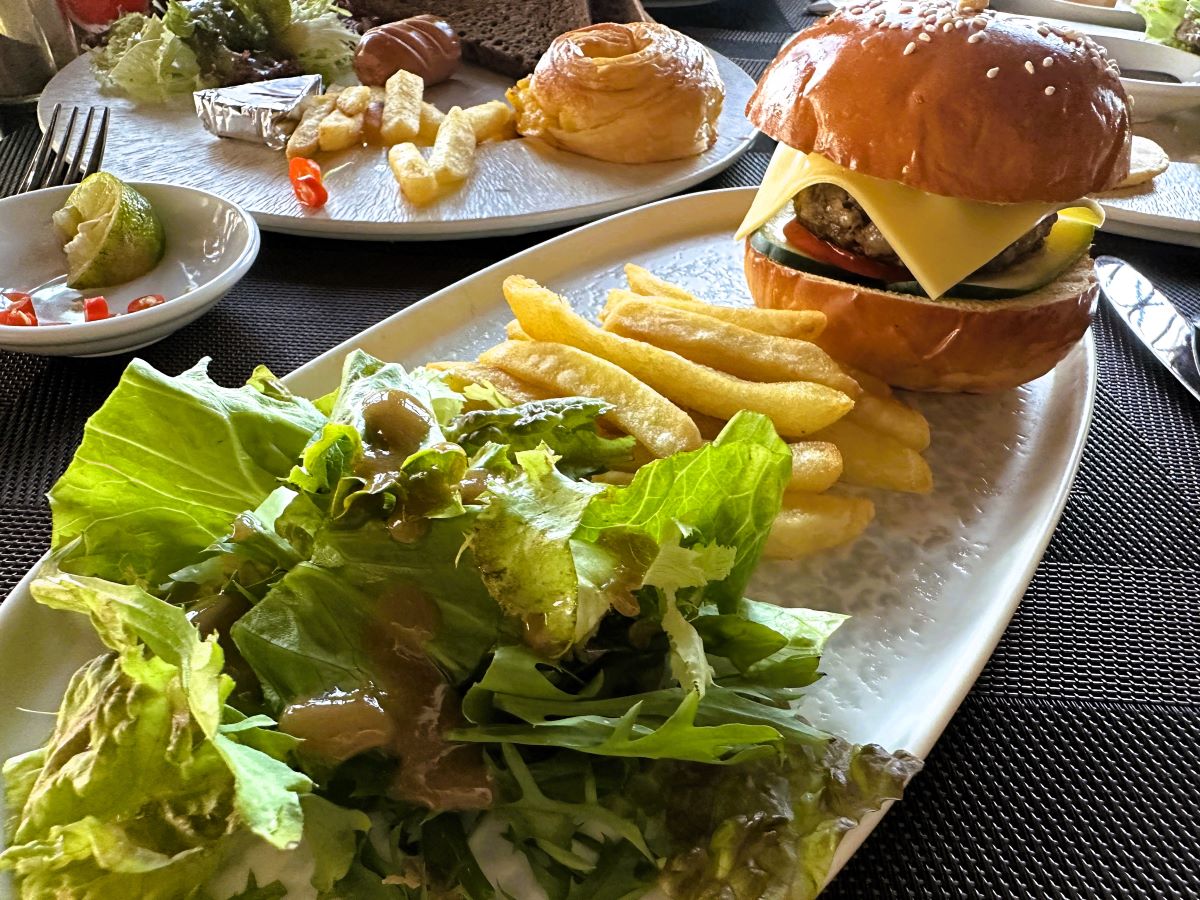 La Passion Premium Cau Go Hotel Restaurant (1)